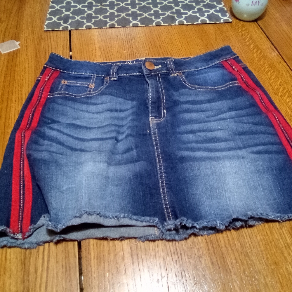 Woman's forever 21 skirt